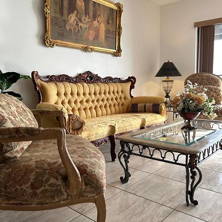 Beautiful Apartment With Very Elegant Colonial Decoration Tamiami Ngoại thất bức ảnh