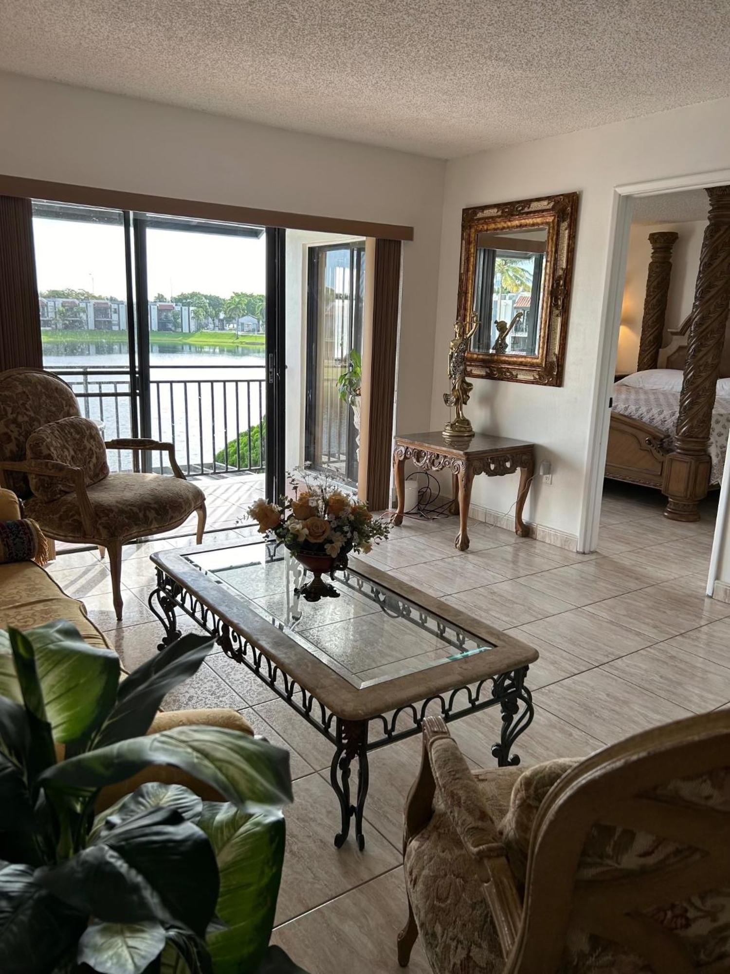 Beautiful Apartment With Very Elegant Colonial Decoration Tamiami Ngoại thất bức ảnh