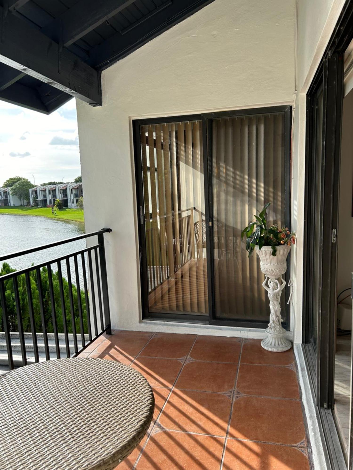 Beautiful Apartment With Very Elegant Colonial Decoration Tamiami Ngoại thất bức ảnh